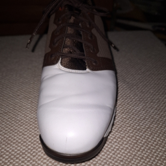 FootJoy Contour Men\'s White and Brown Golf Shoes In A Size 8.5M Great Condition